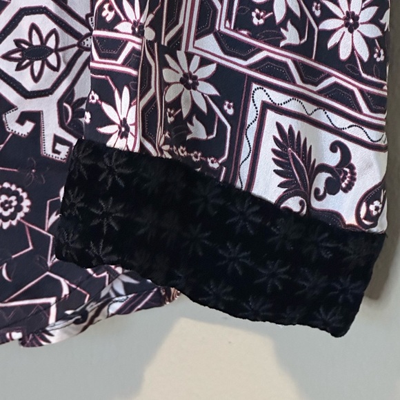 Johnny Was Womens Ophelia Velvet Silk Pajama Top Black NWT Size Medium - Picture 4 of 8